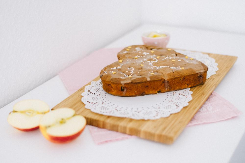 Rezeptbild: VANILLE-APFELKUCHEN MIT ZIMTGUSS