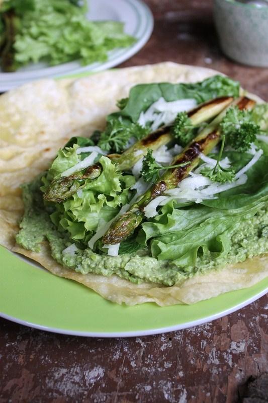 Rezeptbild: Erbsenhummus im Wrap
