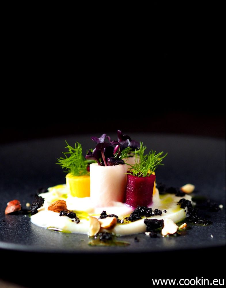 Rezeptbild: Wintergemüse sauer eingelegt, Blumenkohl-Püree, Oliven, Haselnuss