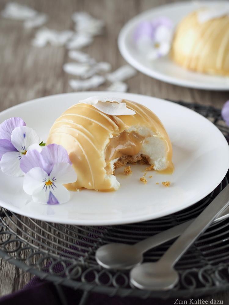 Rezeptbild: Kokos-Mousse-Törtchen mit Karamell