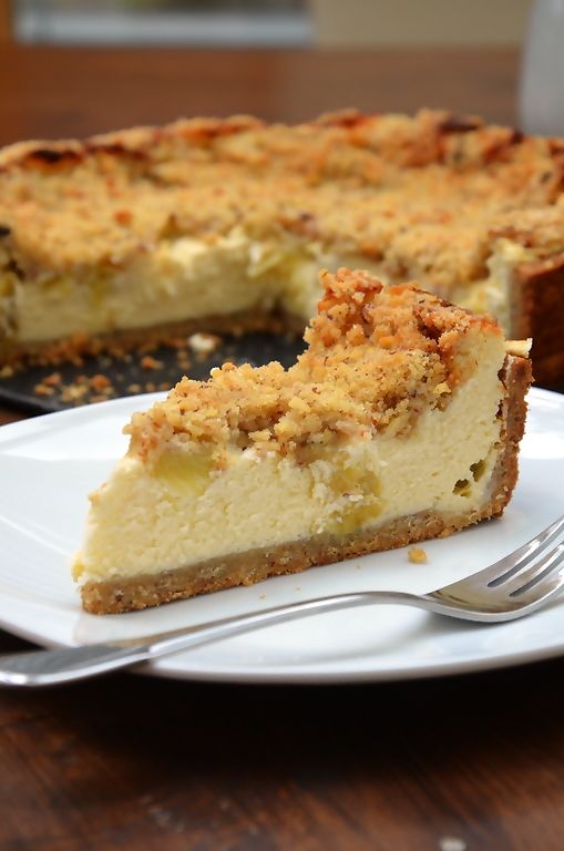 Rezeptbild: Rhabarber-Cheesecake mit Nusscrumble