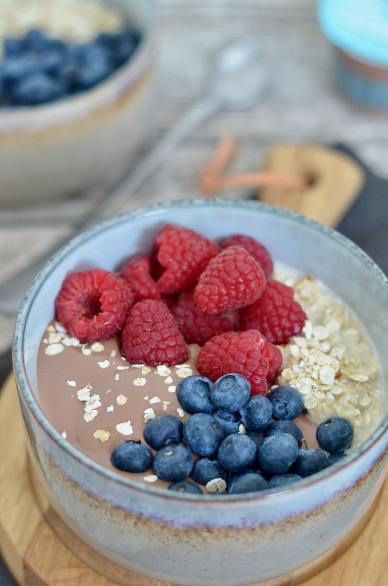 Rezeptbild: Overnight Oats mit Schokopudding & frischen Beeren