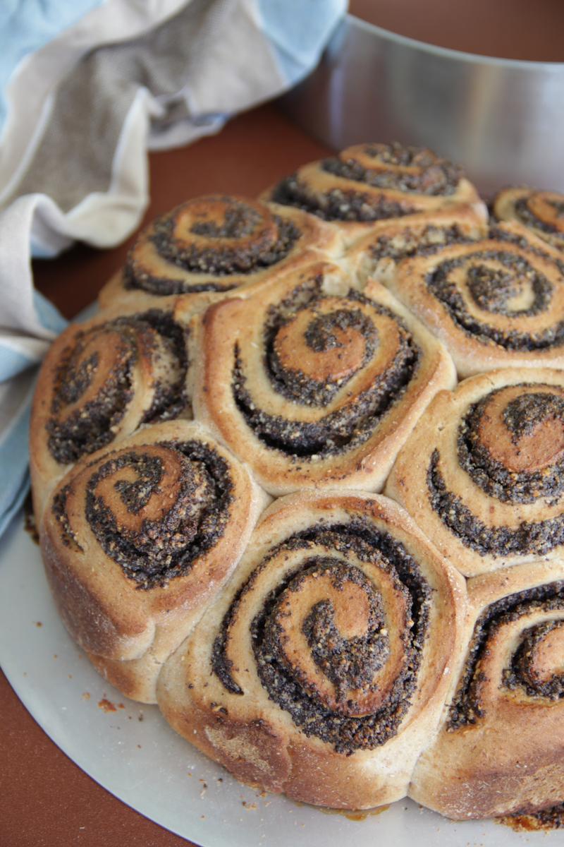 Rezeptbild: Veganer Rosenkuchen mit Mohnfüllung
