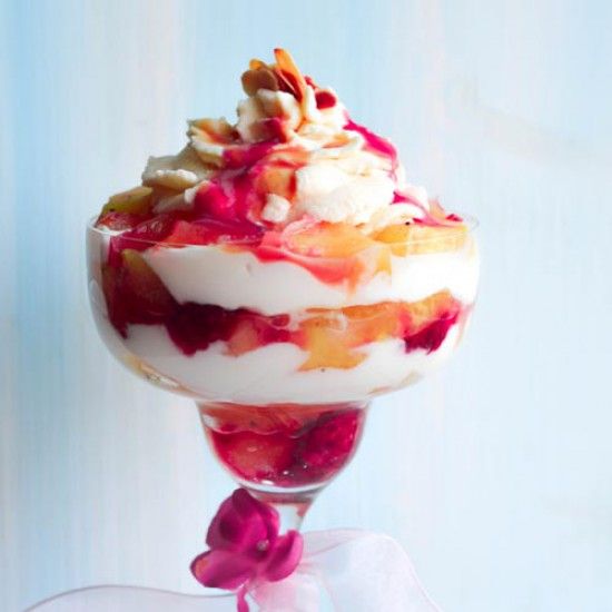 Rezeptbild: Dessert im Glas aus Apfel, Himbeere, Karamell