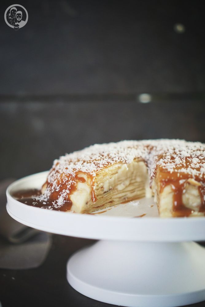 Rezeptbild: Kokos-Crêpestorte mit salzigem Karamell