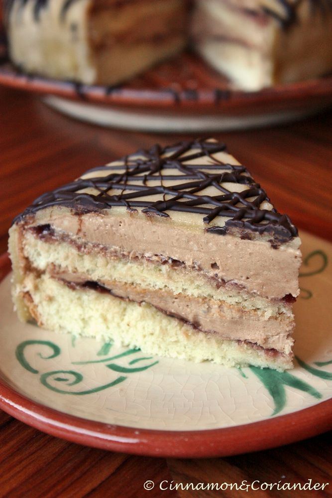 Rezeptbild: Nougat Creme Torte mit Marzipandecke