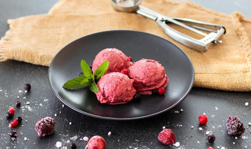 Rezeptbild: Cremiges Beeren-Eis ohne Eismaschine