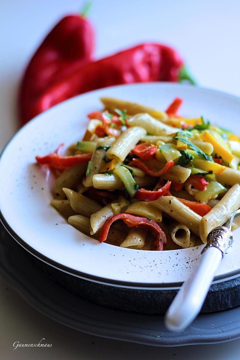 Rezeptbild: Zucchini-Paprika-Penne