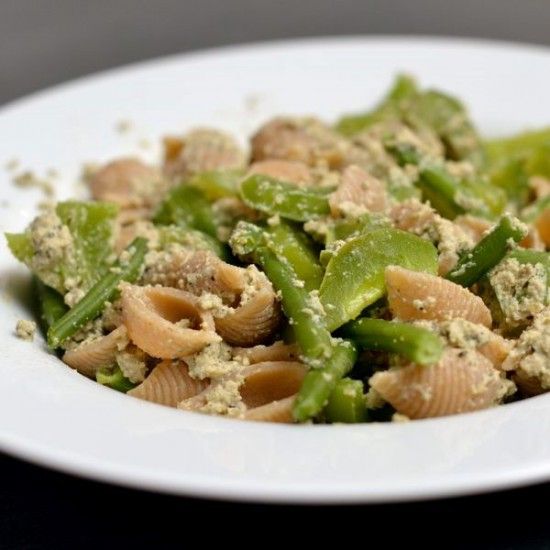Rezeptbild: Pasta mit grünem Gemüse und Basilikum-Tofu-Creme
