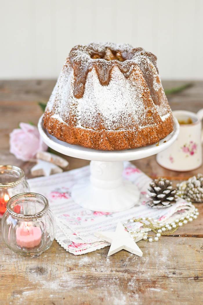 Rezeptbild: Apfe Marzipan Gugelhupf