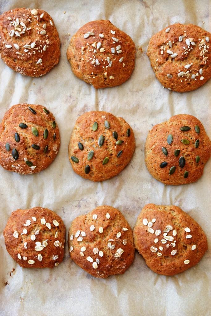 Rezeptbild: Schnelle Dinkel-Skyr-Brötchen ohne Hefe (in 30 Minuten auf dem Tisch)
