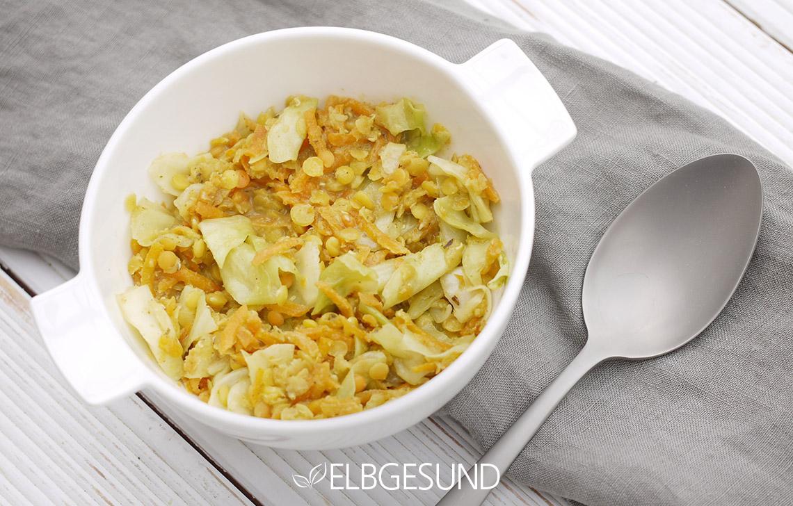 Rezeptbild: One-Pot-Spitzkohl-Curry mit Linsen und Möhren