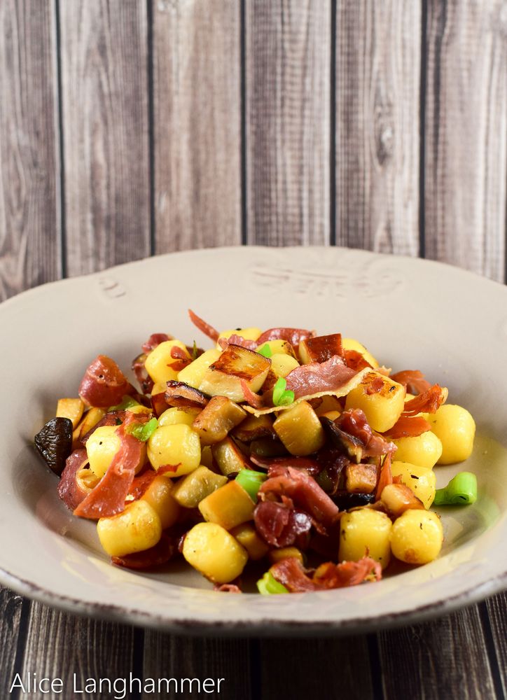 Rezeptbild: Gnocchi mit Kräuterseitlingen und Serranoschinken