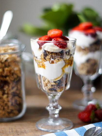 Rezeptbild: Kokos Granola mit Parfait Rezept