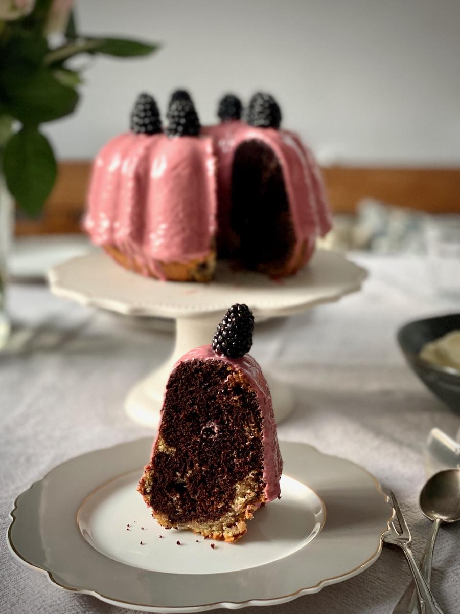 Rezeptbild: Schokoladiger Kakao-Guglhupf mit Ruby