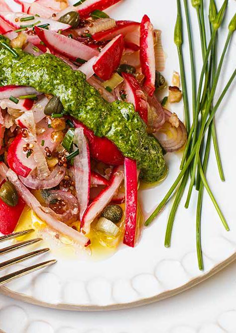 Rezeptbild: Radieschensalat mit Radieschengrün-Pesto