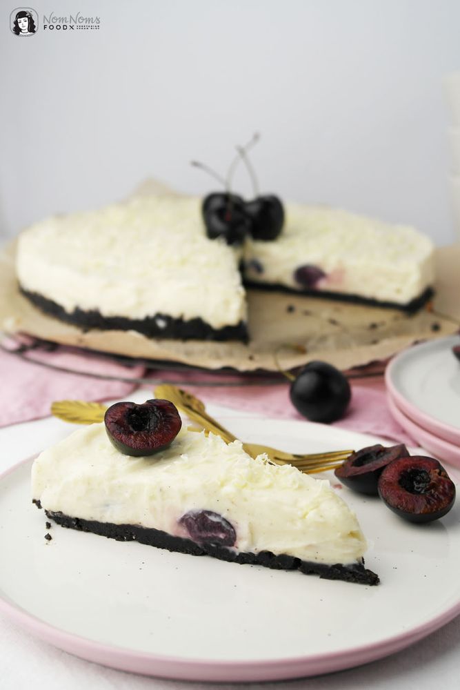 Rezeptbild: Weiße Schokolade Käsekuchen mit Kirschen ohne Backen