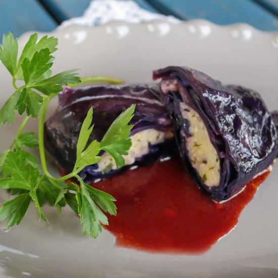 Rezeptbild: Rotkohlrouladen mit Bulgur