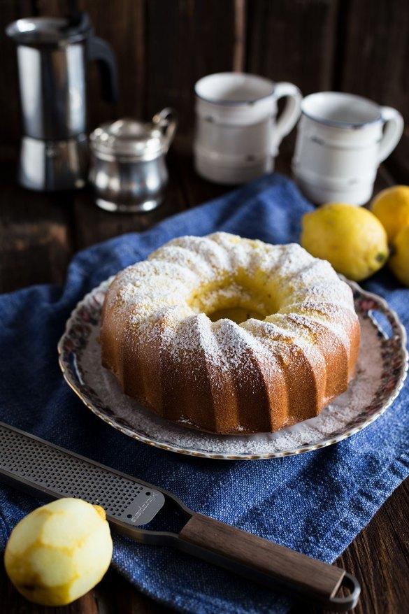 Rezeptbild: Saftiger Zitronenkuchen Rezept als Gugelhupf