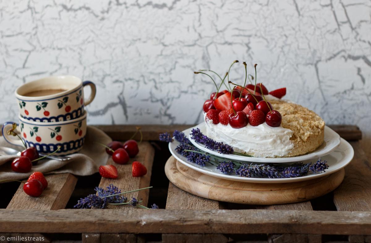 Rezeptbild: Kleines Kokosküchlein mit Sommerfrüchten