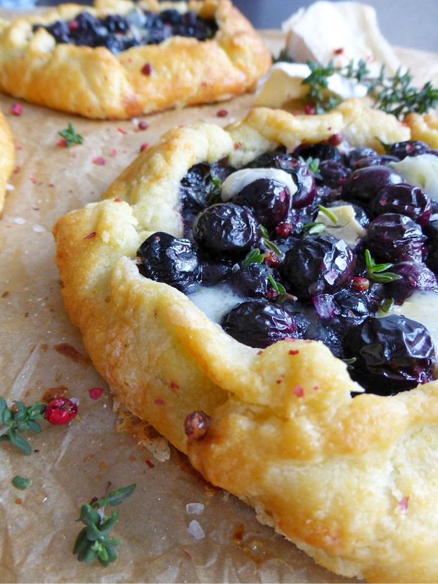 Rezeptbild: Heidelbeer-Camembert Crostata