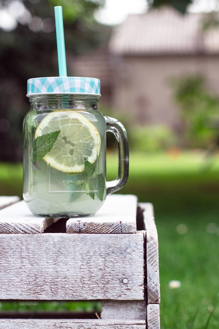 Rezeptbild: ZITRONEN-LIMONADE