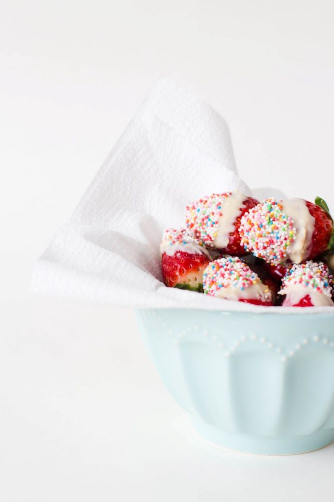 Rezeptbild: ERDBEEREN IN SCHOKOLADE
