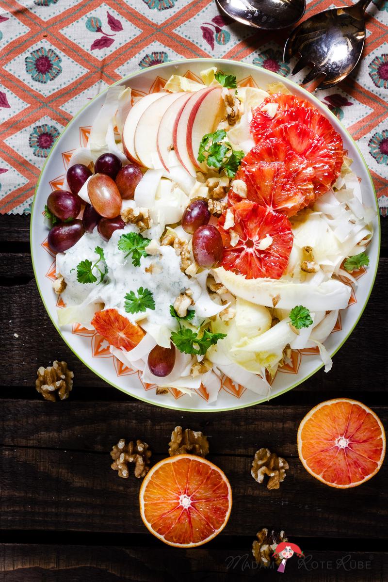 Rezeptbild: Bunter Chicorée-Salat mit Orange & Meerrettich-Dressing