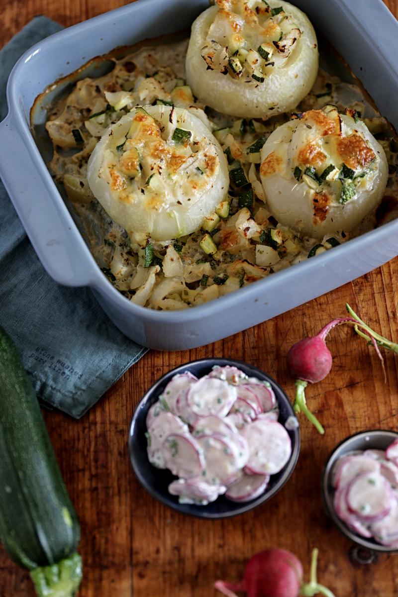Rezeptbild: GEFÜLLTER KOHLRABI MIT RADIESCHENSALAT