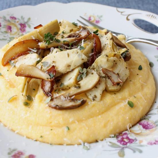 Rezeptbild: Polenta mit Artischocken und Steinpilzen