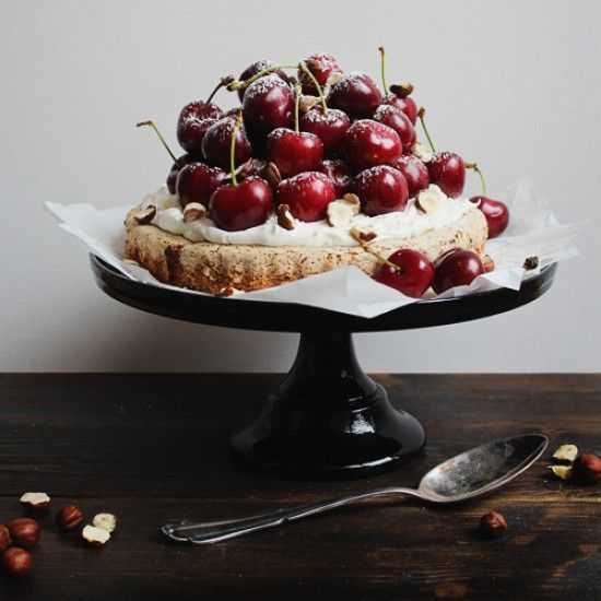 Rezeptbild: Kirschküchlein mit Nuss-Meringue-Boden (ohne Mehl)
