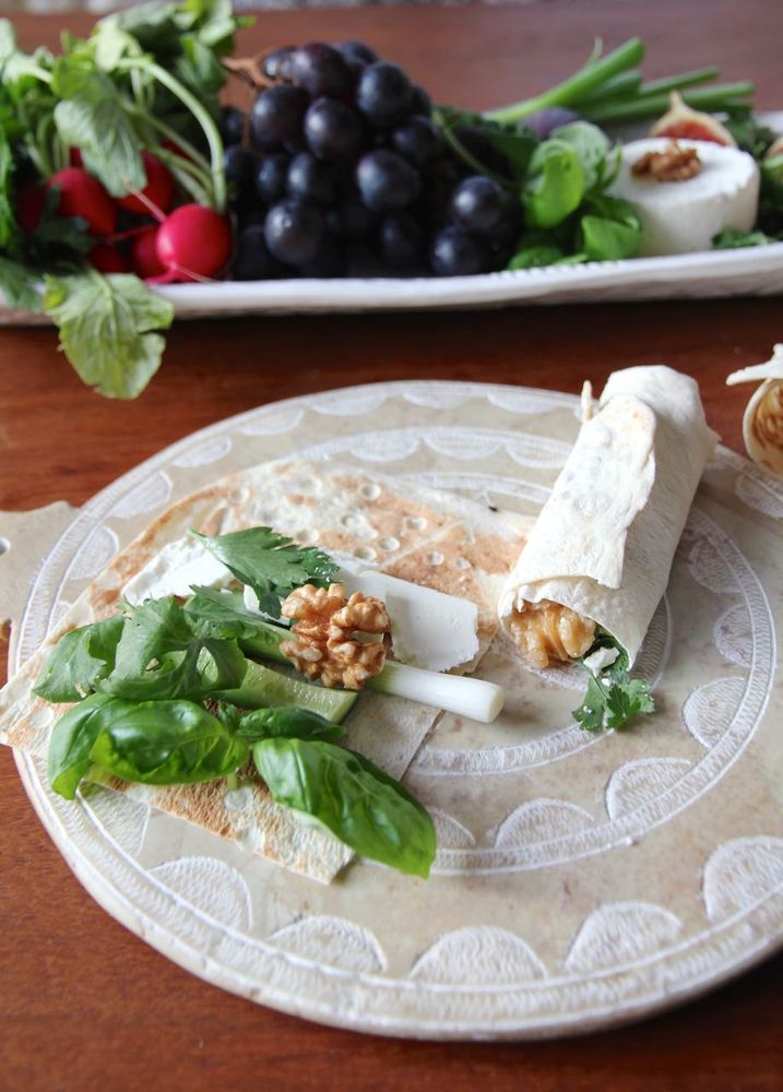 Rezeptbild: Sabzi Khordan - persischer Kräuterwrap mit Schafskäse