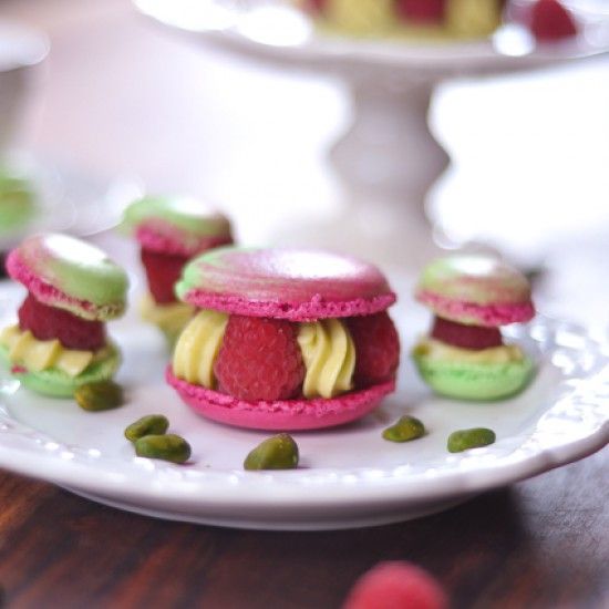 Rezeptbild: Paris-Berlin, Himbeeren-Pistazien Macarons