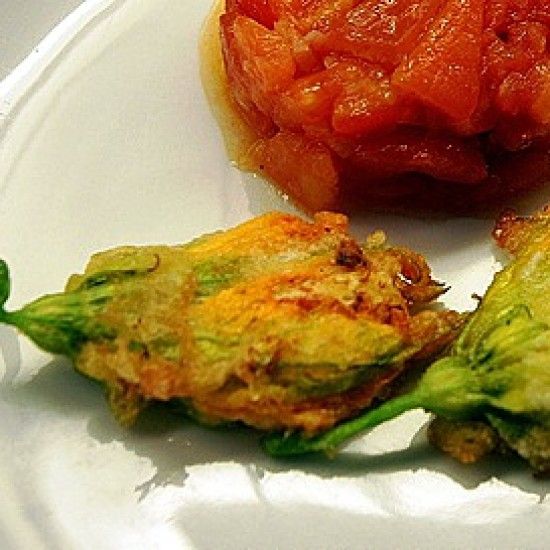 Rezeptbild: Gefüllte Zucchiniblüten mit Tomaten