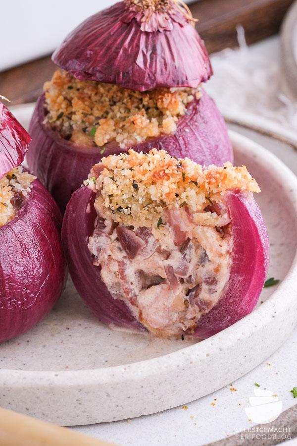 Rezeptbild: Gefüllte Zwiebeln mit Schmand und Speck