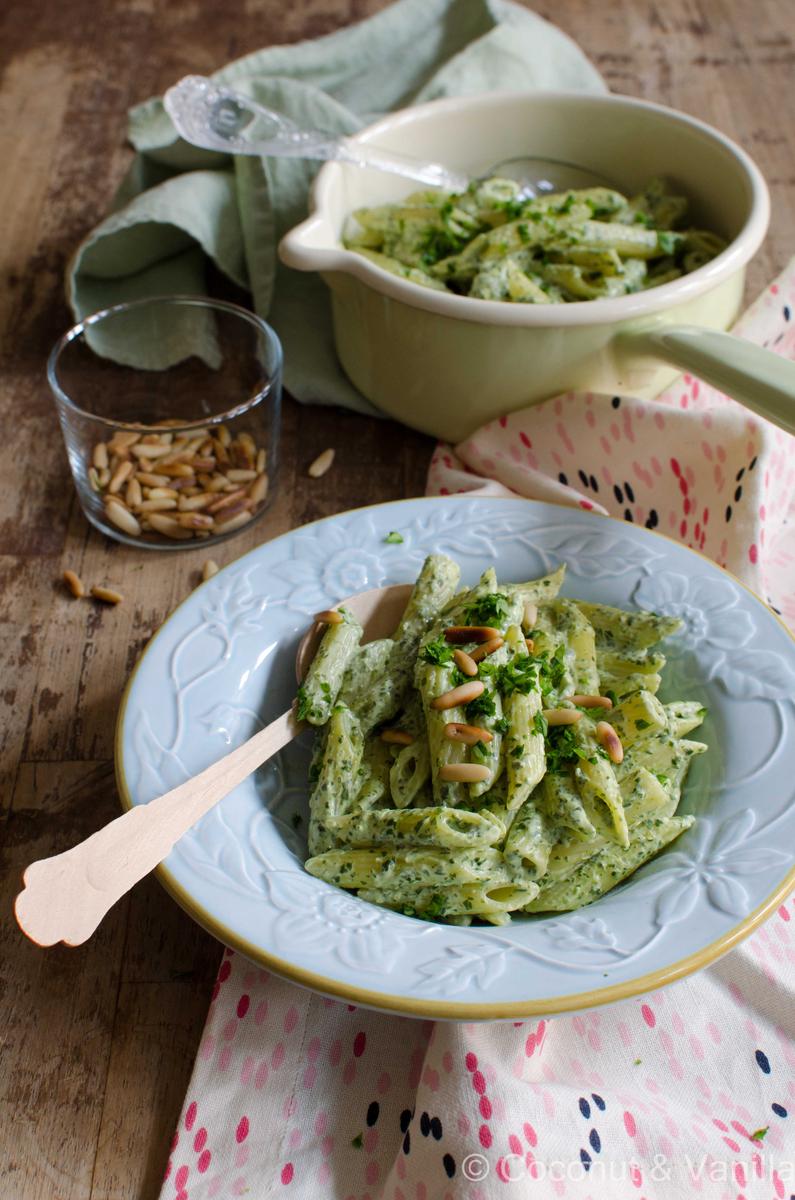 Rezeptbild: Bärlauchpasta mit Ziegenfrischkäse und Pinienkernen