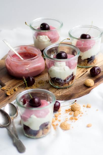 Rezeptbild: Kirsch-Amaretti-Dessert mit Kirsch-Curd