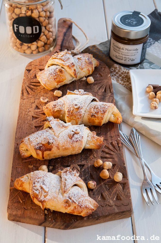 Rezeptbild: Plunderhörnchen mit doppelter Nougatfüllung
