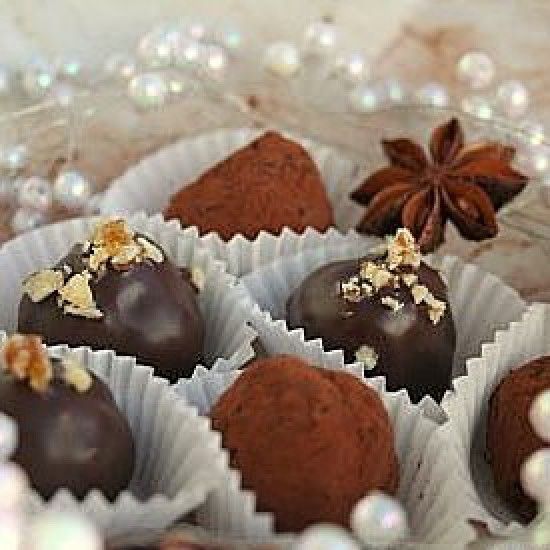 Rezeptbild: Lebkuchentrüffel und Marzipan-Krokant-Pralinen