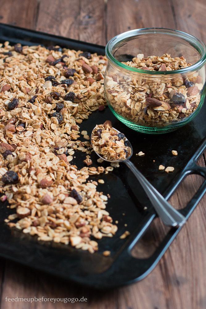 Rezeptbild: Bratapfel-Granola mit winterlichen Gewürzen