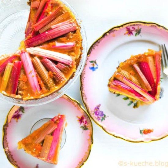Rezeptbild: Rhabarber Grieß Kuchen mit Karamell und Orange