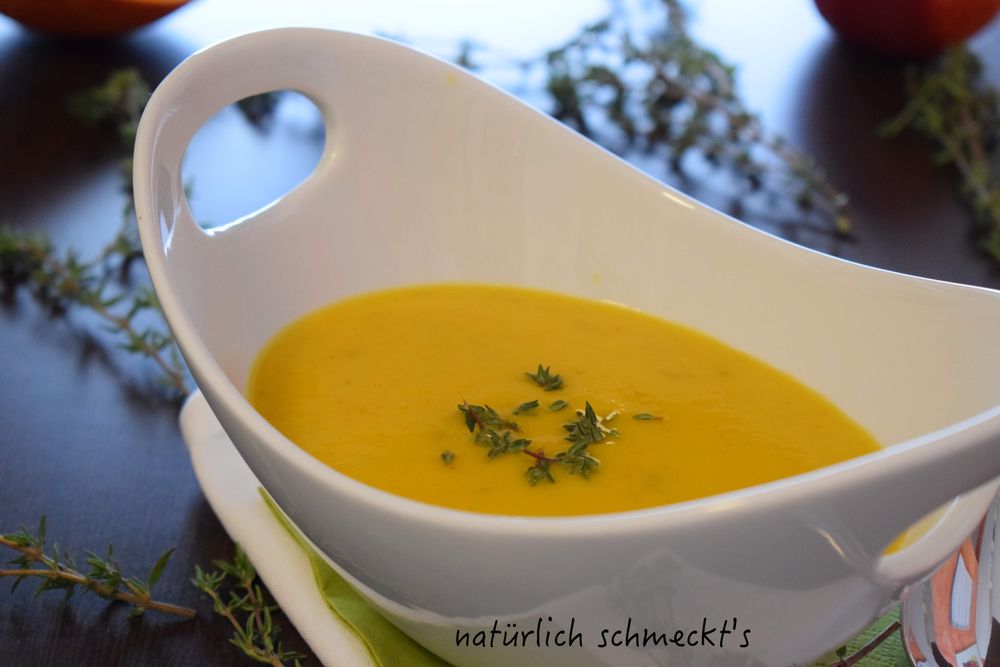 Rezeptbild: Pastinaken-Kürbis-Suppe mit Apfel