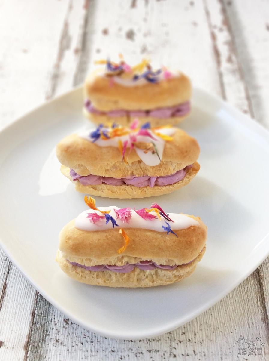 Rezeptbild: Eclairs mit Heidelbeercreme und getrockneten Blüten 