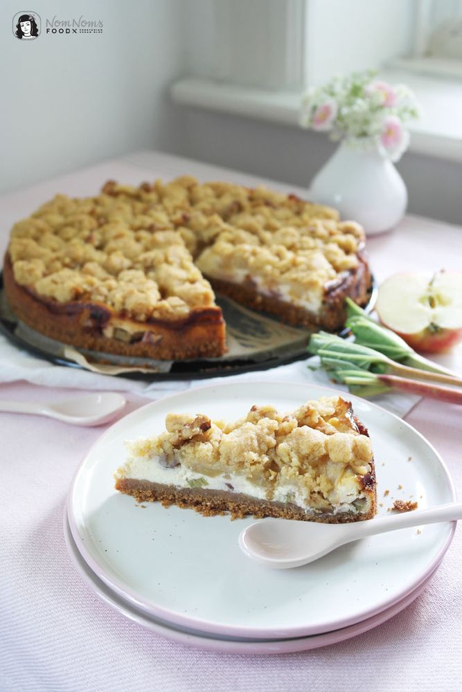 Rezeptbild: Apfel-Rhabarber-Käsekuchen mit Walnuss-Streusel-Decke