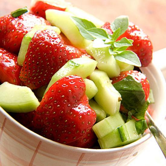 Rezeptbild: Erdbeer-Gurken-Salat