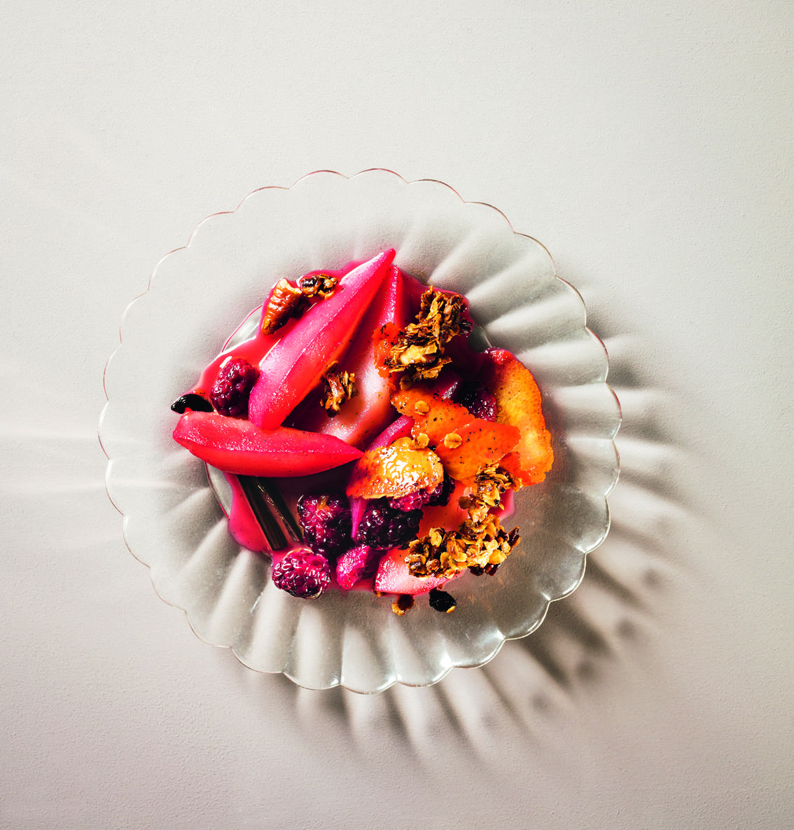 Rezeptbild: Birnen-Brombeer- Päckchen mit Kokos-Pekan-Crunch