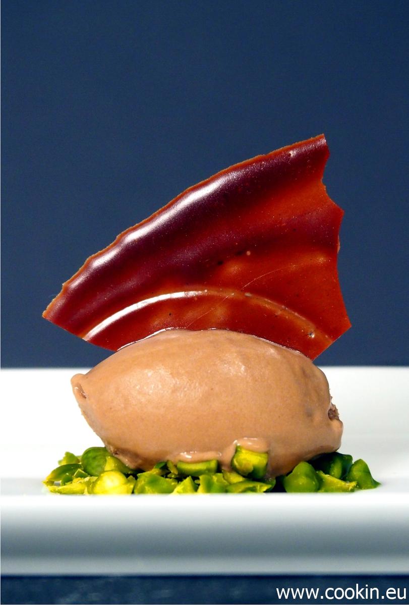 Rezeptbild: Nougateis mit Schokoladenkrokant
