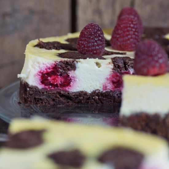 Rezeptbild: Saftiger Zupfkuchen mit Himbeeren
