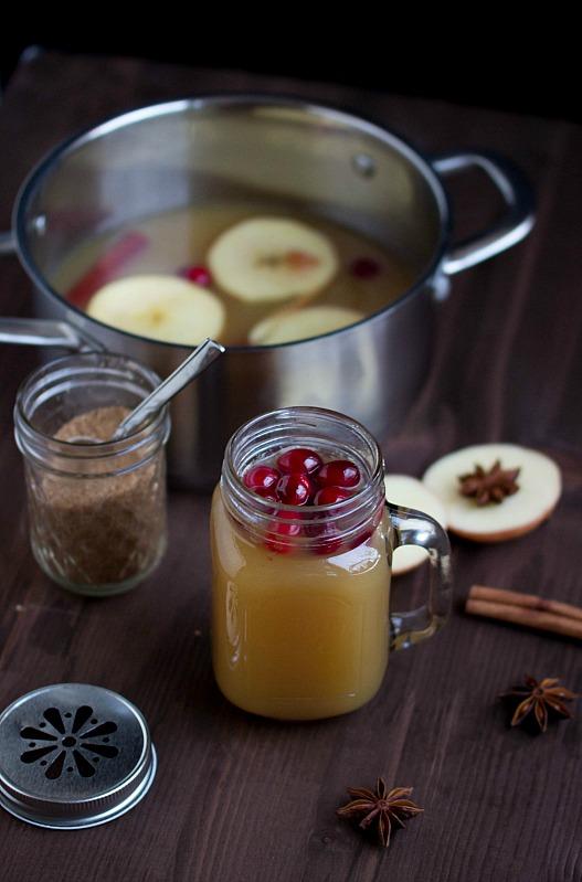 Rezeptbild: Wassail oder gewürzter Fruchtpunsch mit Sahnehaube (alkoholfrei) 