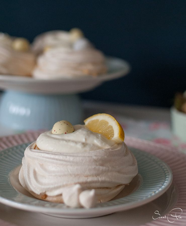 Rezeptbild: Meringue Osternester mit Zitronencreme